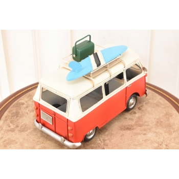 Metalowy Model Samochodu - Ogórek Czerwony z Deska Sufringowa - Ozdoba