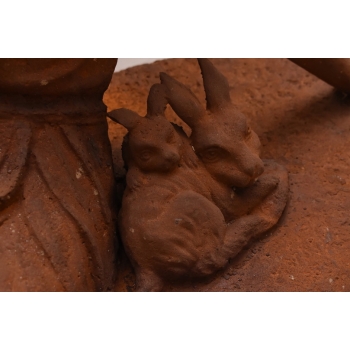 Żeliwna Figura Siedząca Calineczka z Królikami - Elf Wróżka - Rzeźba Żeliwo