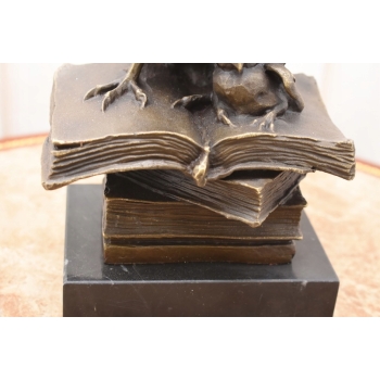 Sowa z Pisklętami na Książkach - Mądra Sówka Figura Rzeźba z Brązu Prezent