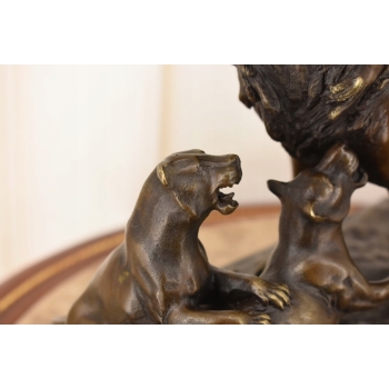 Lwica Karmiąca Małe Lwiątka - Lew z Brązu - Figura Rzeźba Brąz - Ozdoba