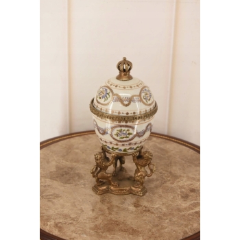 PORCELANOWE JAJKO JAJO LEW okute brązem czerwone