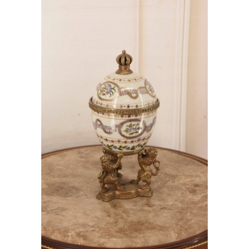 PORCELANOWE JAJKO JAJO LEW okute brązem czerwone