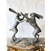 Dwa Duże Boksujące Zające - Dwie Figury z Brązu Figura Walka Królików