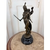 Wojowniczka z Mieczem – Figura z Brązu na Marmurowej Podstawie – 42 cm