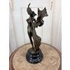 Wojowniczka z Mieczem – Figura z Brązu na Marmurowej Podstawie – 42 cm