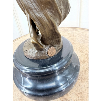 Wojowniczka z Mieczem – Figura z Brązu na Marmurowej Podstawie – 42 cm