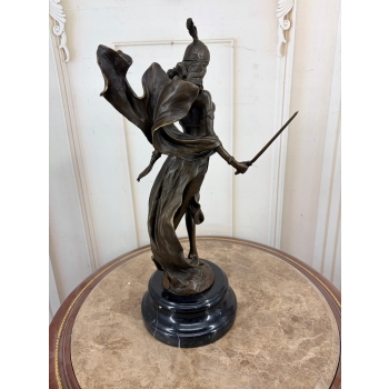 Wojowniczka z Mieczem – Figura z Brązu na Marmurowej Podstawie – 42 cm