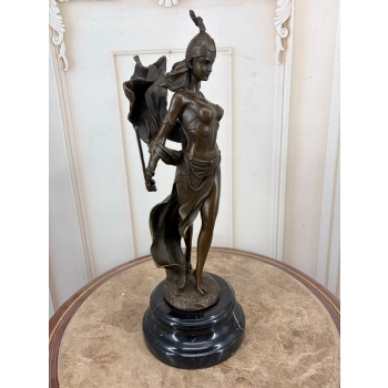 Wojowniczka z Mieczem – Figura z Brązu na Marmurowej Podstawie – 42 cm