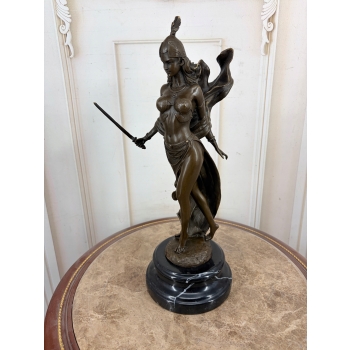 Wojowniczka z Mieczem – Figura z Brązu na Marmurowej Podstawie – 42 cm