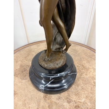 Wojowniczka z Mieczem – Figura z Brązu na Marmurowej Podstawie – 42 cm
